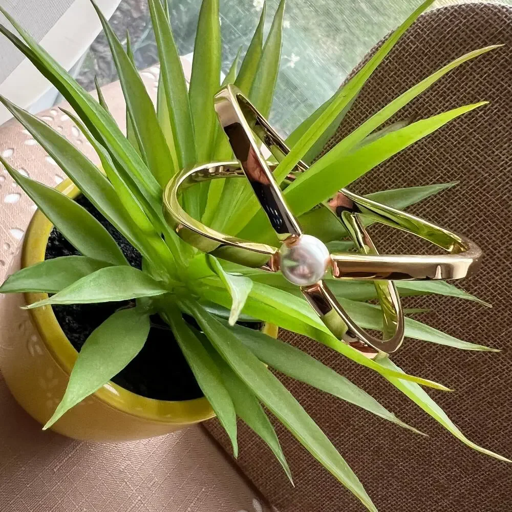 NWOT Real Simple Style Gold Criss-Cross Hinged Pearl Bracelet